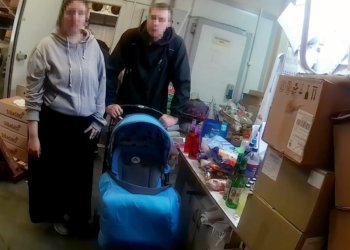 Пара с коляской обокрала магазин на 20 тысяч рублей