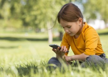 Сим-карты для детей до 14 лет предложило выпускать Минцифры