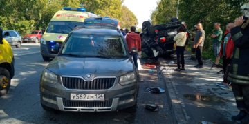 Водитель внедорожника вылетел через окно на проезжую часть в Новосибирске