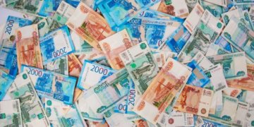 Развела земляков: сибирячка «заработала» около 5 млн и более 2 лет колонии