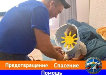 Застрявшего в горшке мальчика пришлось выручать спасателям
