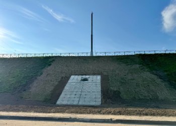 Дамбу Октябрьского моста полностью восстановили