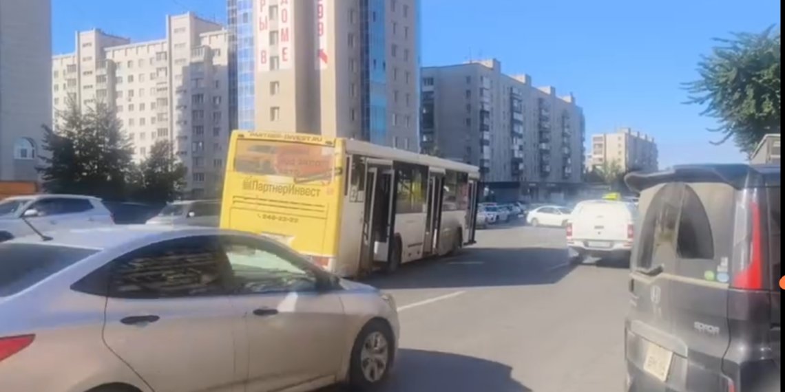 Водитель автобуса погиб в ДТП в Новосибирске