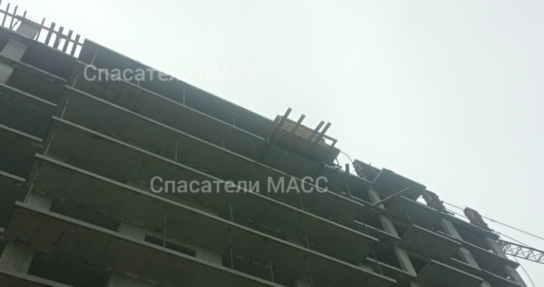 Двое рабочих упали с 12-го этажа в Новосибирске