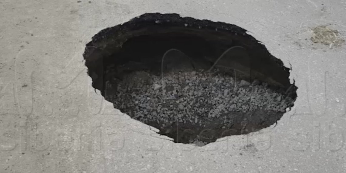 Асфальт провалился в Бердске