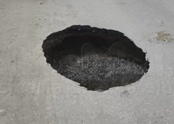 Асфальт провалился в Бердске