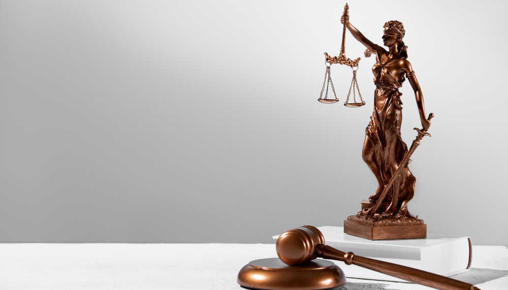 Подростка ждет суд за сожжение «Нового завета» в Новосибирске