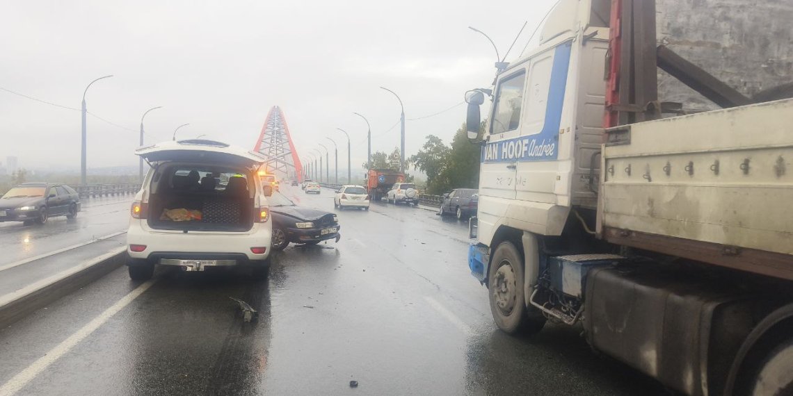 Водитель Toyota Vista скончался в ДТП на Бугринском мосту в Новосибирске