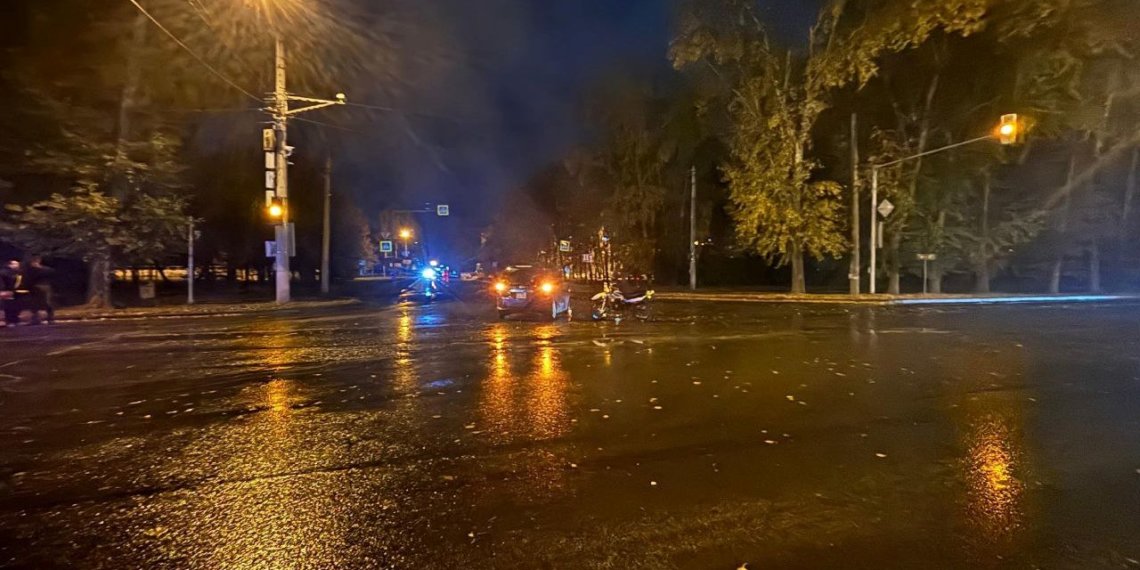 Женщина сбила несовершеннолетнего мотоциклиста в Новосибирске