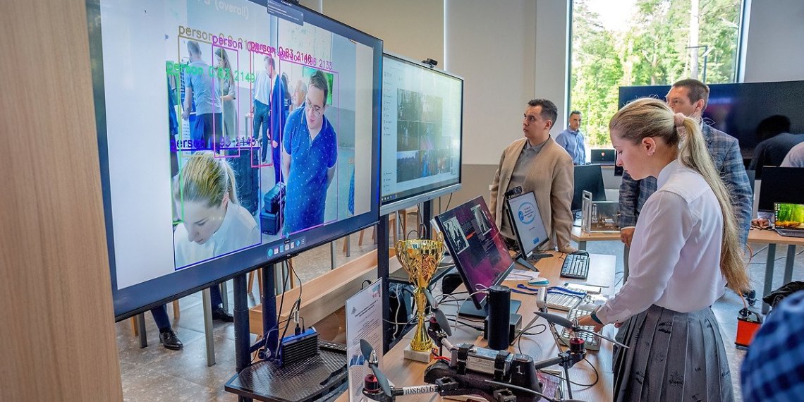 Детекторы видеоаналитики «Ростелекома» стали частью выставки разработок инновационных центров НГУ