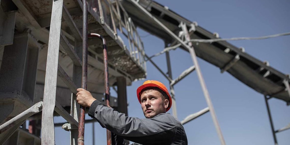 От новичка до профессионала: история успеха сибиряка Ильи Чуба на «Разрезе Колыванском»