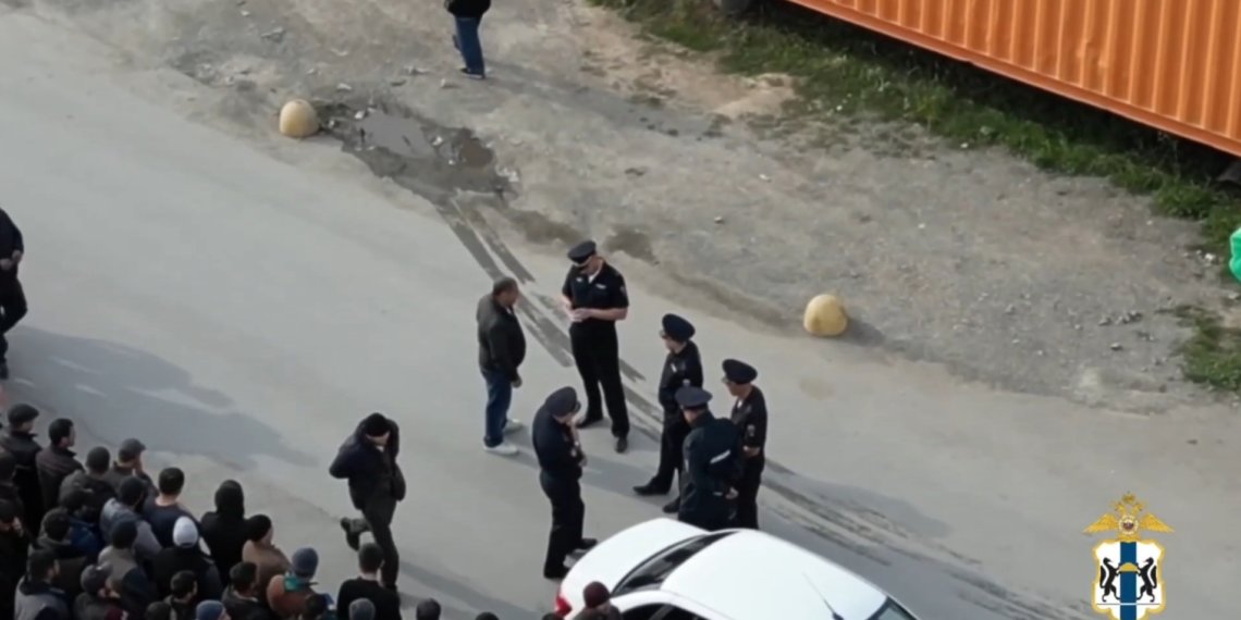 17 нелегальных мигрантов выявили на одном из предприятий Новосибирской области