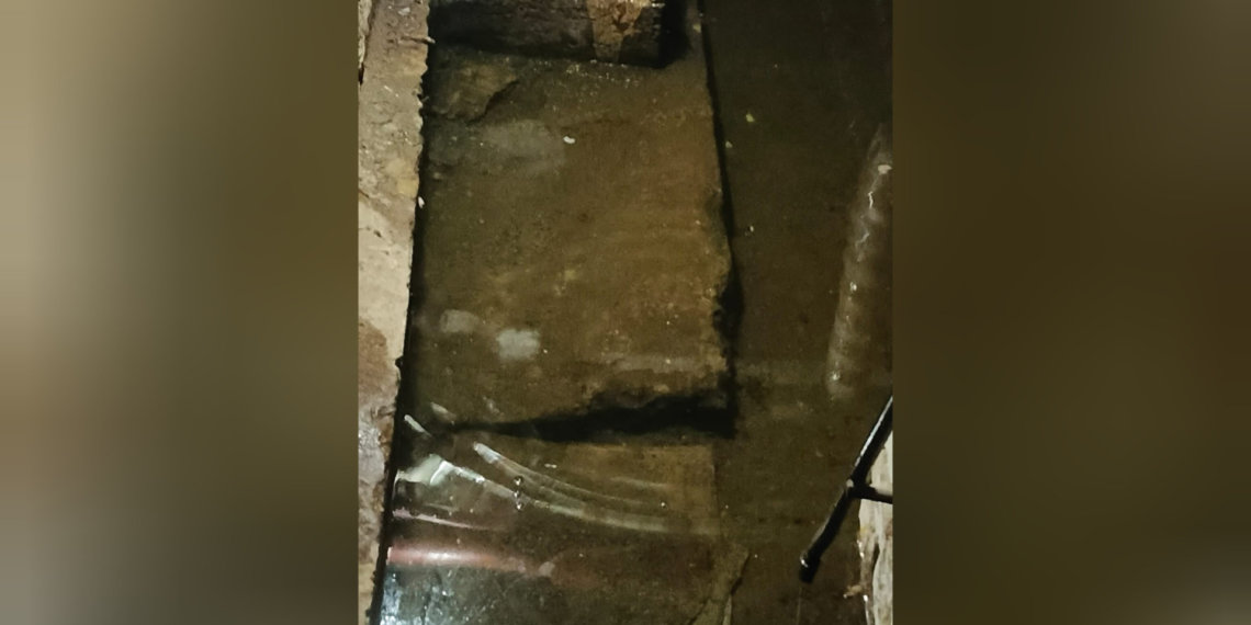 Подвал жилой многоэтажки затопило водой в Новосибирске