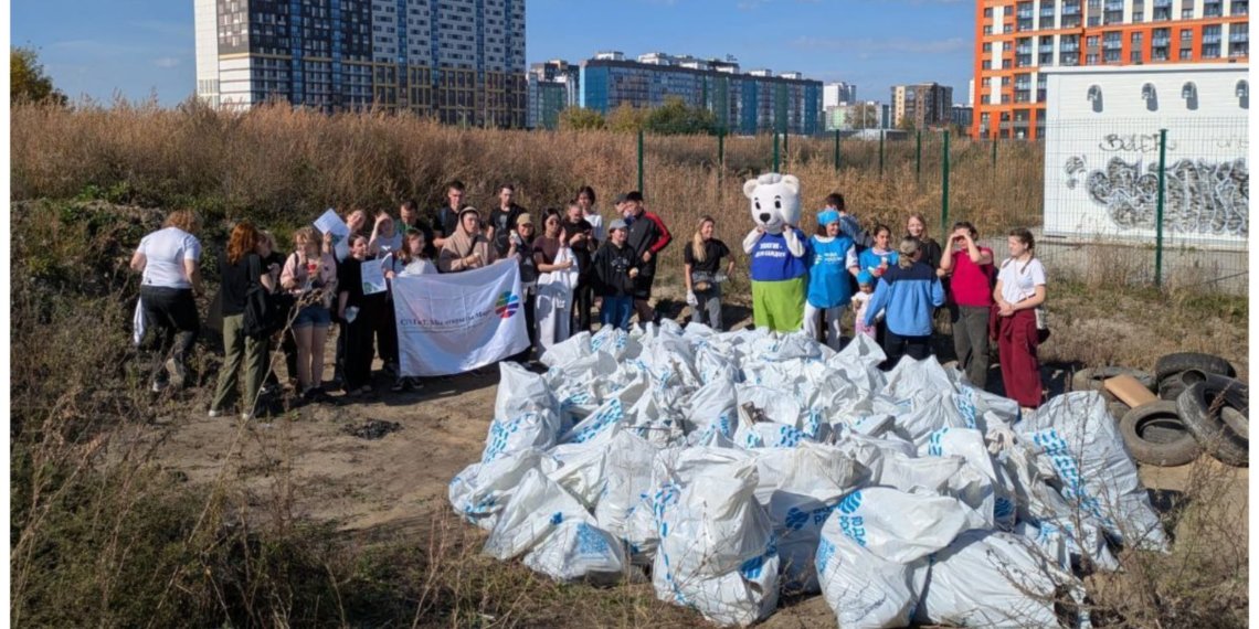 180 мешков мусора собрали новосибирцы на берегу на Юго-Западном жилмассиве