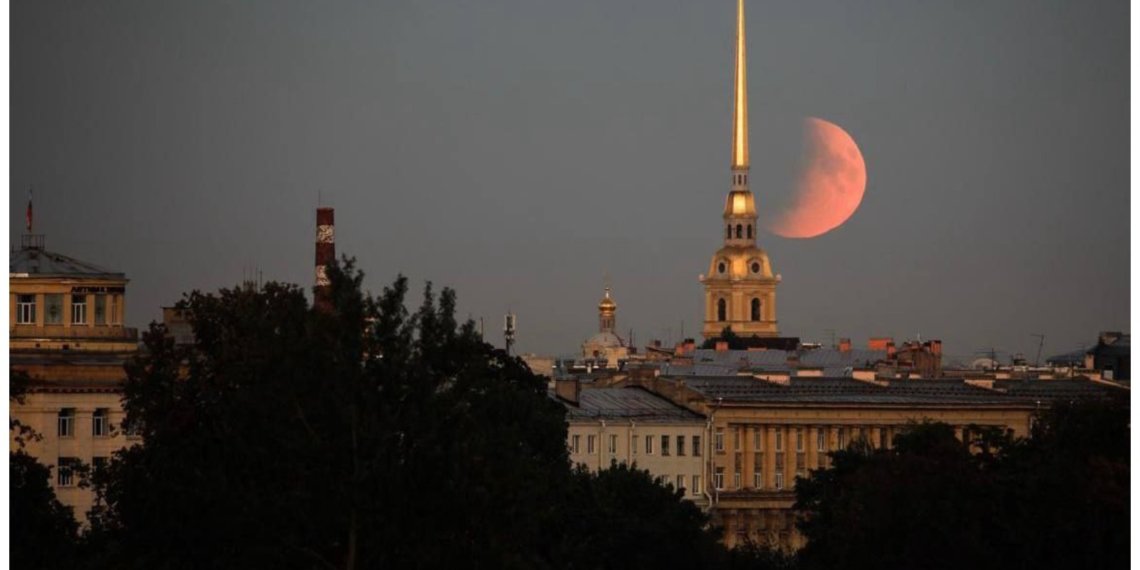 Полное лунное затмение накрыло Россию в ночь на 8 сентября