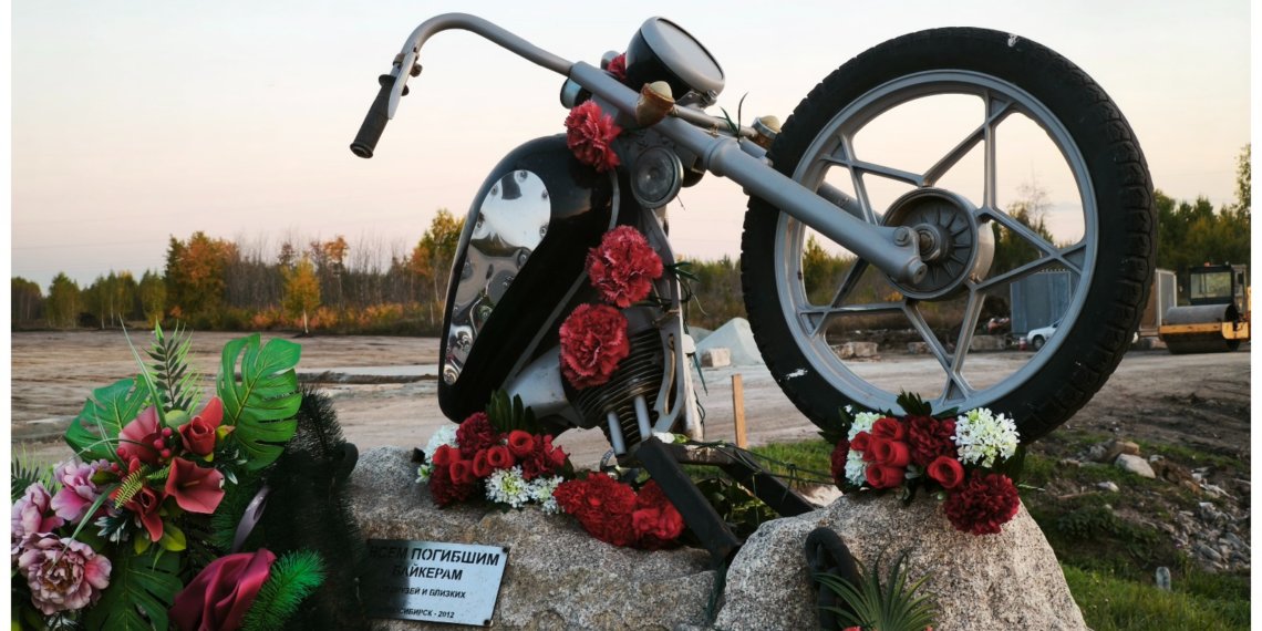 Новосибирские байкеры провели субботник в память о погибших мотоциклистах