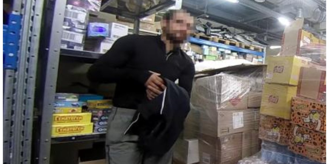 Воришка-сладкоежка попытался спастись от правосудия с помощью ножа