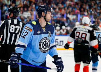 Хоккейная «Сибирь» уступила в первом матче нового сезона КХЛ