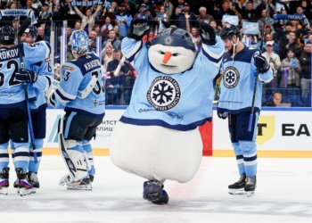 Хоккейная «Сибирь» одержала первую победу в новом сезоне КХЛ