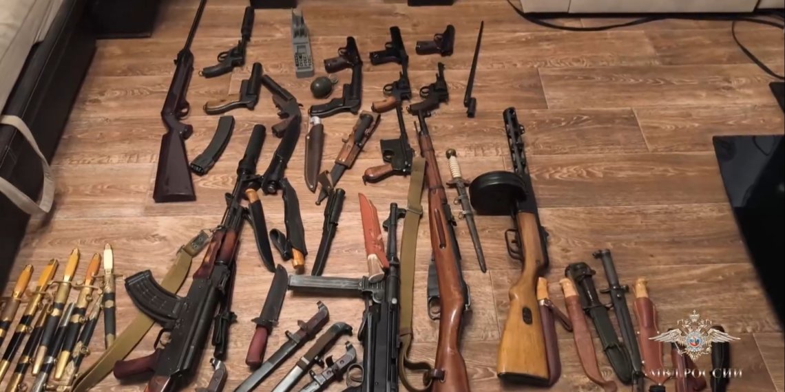 Банду торговцев оружием задержали силовики в Новосибирске