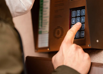 В Искитиме орудуют грабители под видом контролеров ЖЭУ