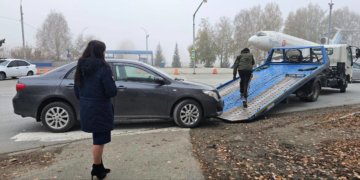 Таксистов-нелегалов и водителя без прав поймали у новосибирского аэропорта Толмачево