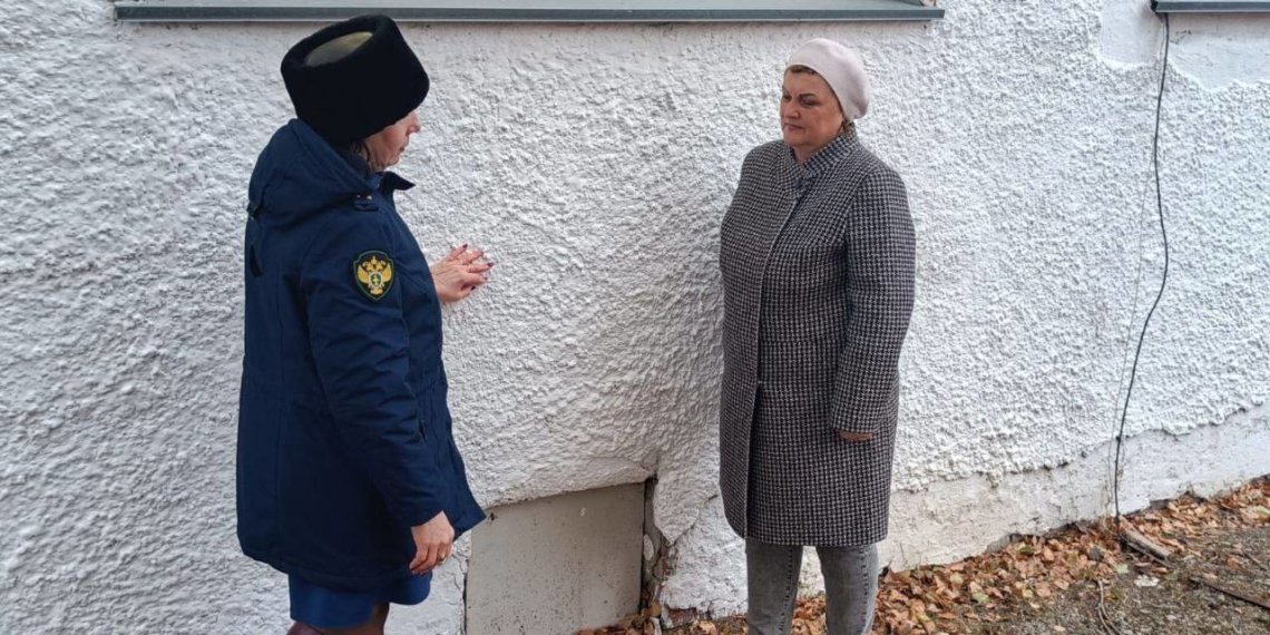 Фундамент коченевской школы треснул: прокуратура требует срочного ремонта