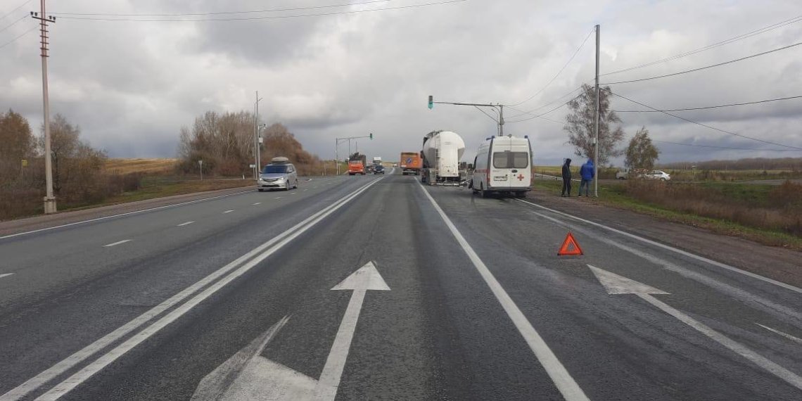 Автомобиль скорой помощи попал в ДТП под Новосибирском: пострадали фельдшер и ребенок