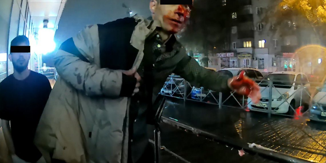 Пытался задушить девушку: массовая драка завязалась в новосибирском баре