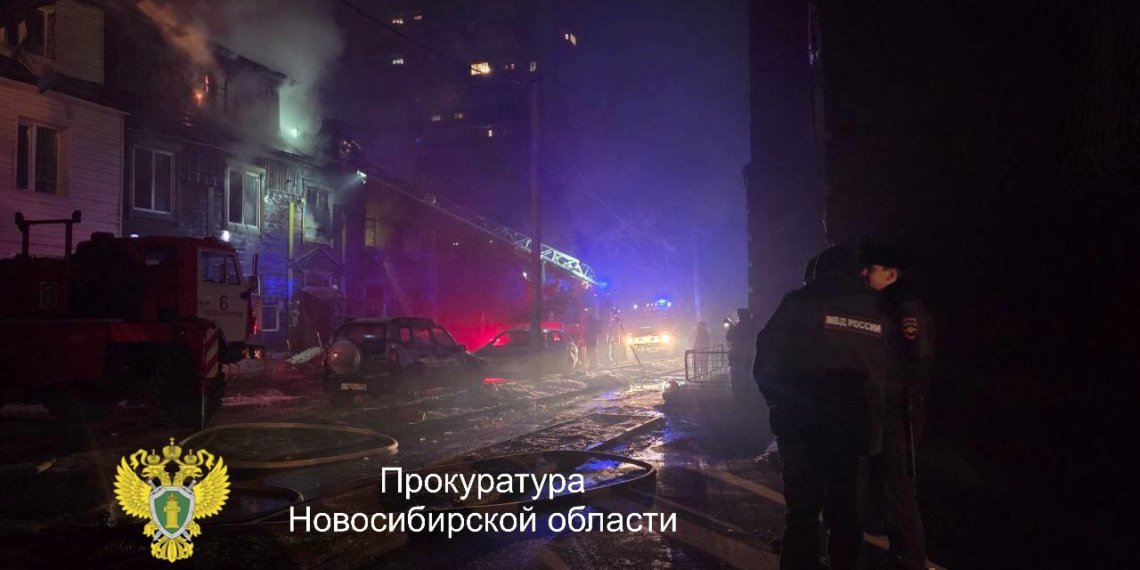 Прокуратура начала проверку после пожара в деревянном бараке в Новосибирске