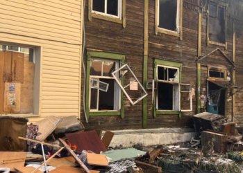 Пожар в новосибирском бараке произошел из-за поджога