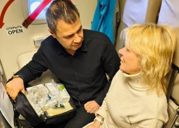 Министр здравоохранения Новосибирской области спас пассажирку во время авиаперелёта