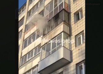 Четырёх человек спасли из дома на Титова, где загорелась квартира