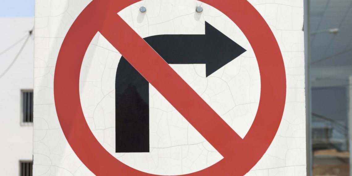 Поворот с улицы Большевистской на Добролюбова запретили в Новосибирске