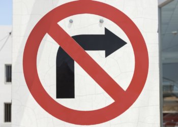 Поворот с улицы Большевистской на Добролюбова запретили в Новосибирске