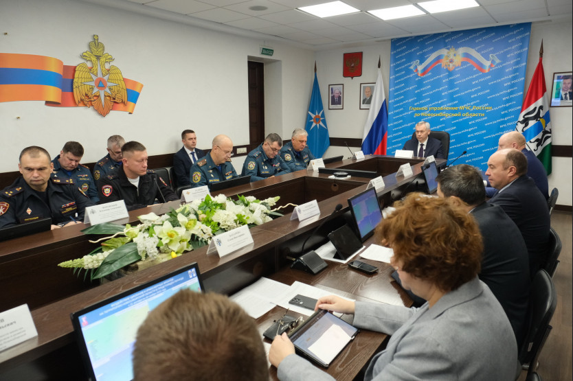 Андрей Травников поставил задачи по обеспечению безопасности жителей Новосибирской области в осенне-зимний период