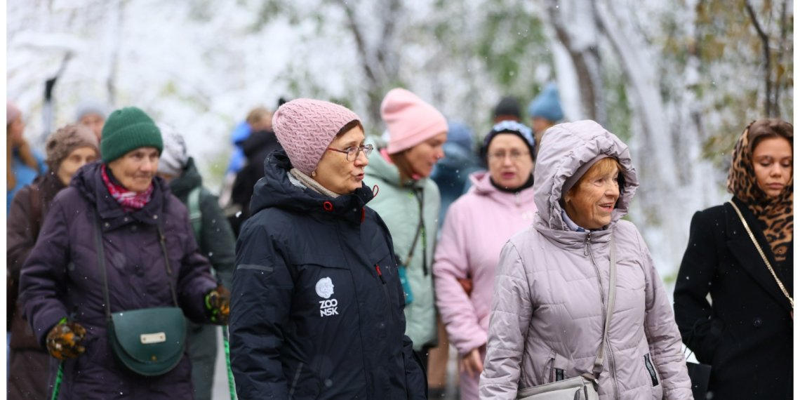 Мы выбираем активный отдых: для пенсионеров провели экскурсию в зоопарке в рамках «Декады пожилого человека 2025»