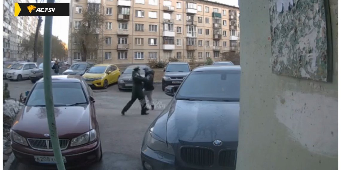 Неадекватный с ножом попытался на напасть на горожан в Новосибирске