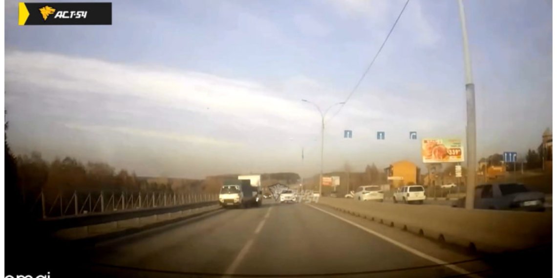 На полной скорости: столкновение двух грузовиков
