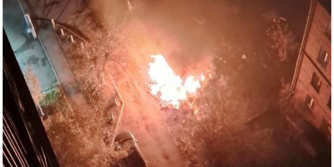 Портал в ад: загоревшийся мусор напугал местных жителей в Новосибирске