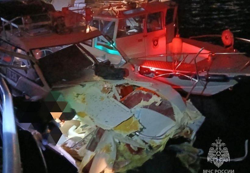 Три человека погибли при столкновении корабля и катера в Иркутской области