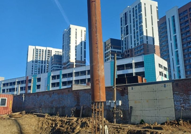 В Новосибирске строят пешеходный мост через Транссибирскую магистраль