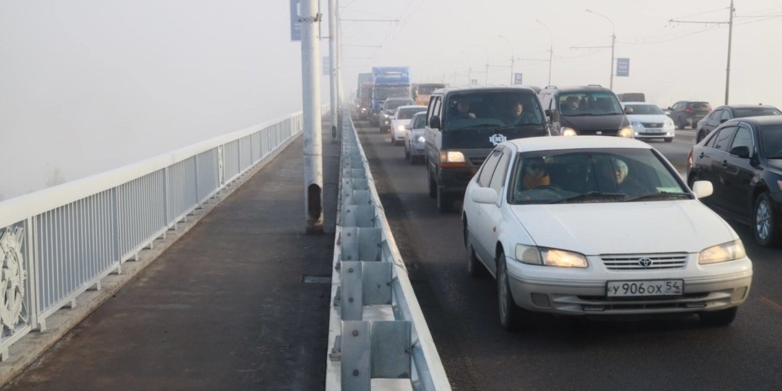 Движение по шести полосам открыто на Димитровском мосту в Новосибирске
