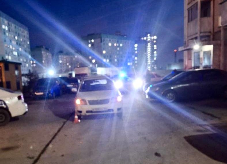 7-летний мальчик попал под колёса автомобиля на МЖК в Новосибирске