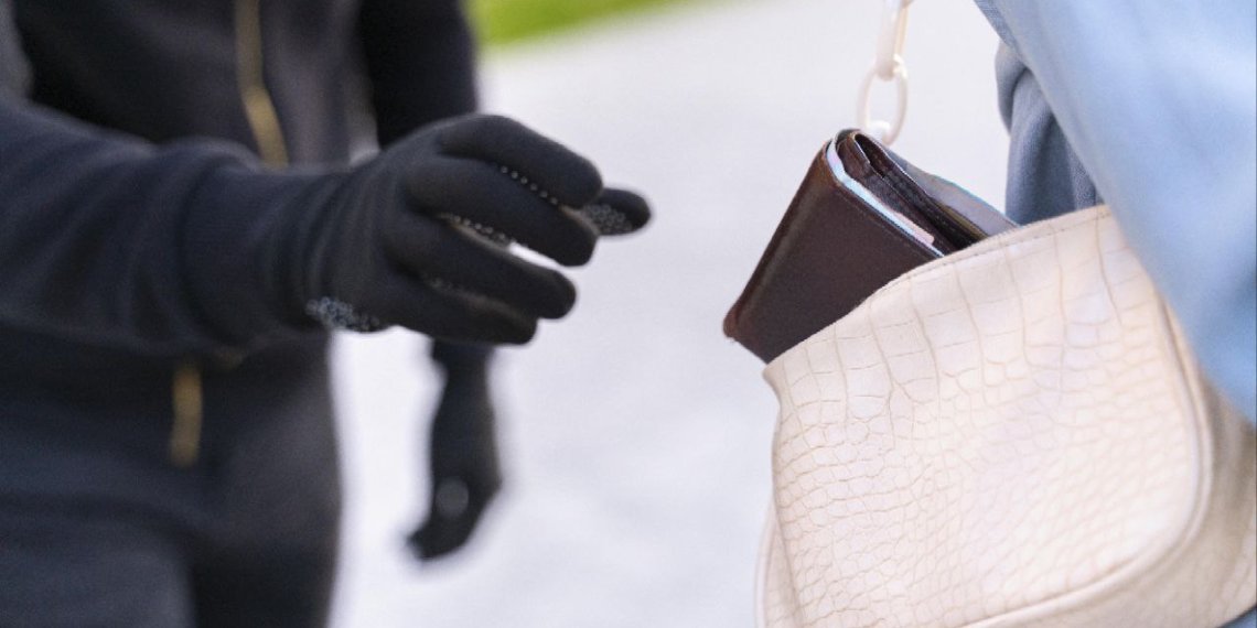 Новосибирских карманников задержали на месте преступления