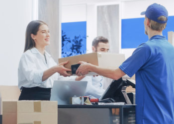 В Сибири в 3,5 раза выросло число пунктов выдачи интернет-заказов, подключивших видеонаблюдение «Ростелекома»