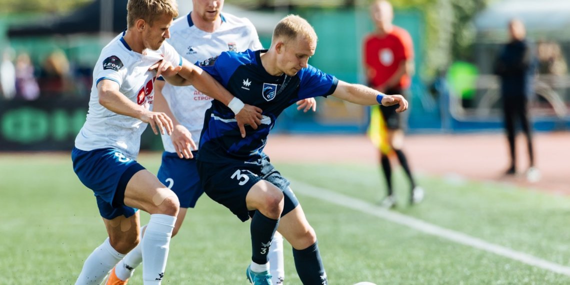 Футбольная «Сибирь» уступила на выезде «Ленинградцу»