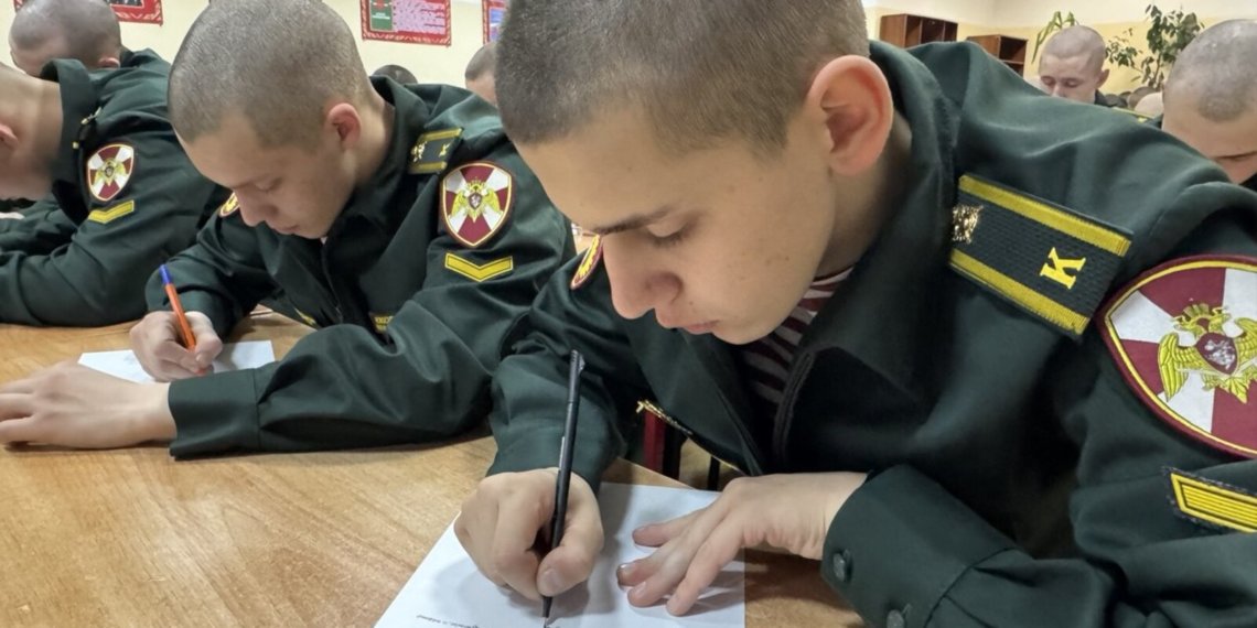Будущие офицеры Росгвардии из Новосибирска рассказали мамам о своих чувствах через письма