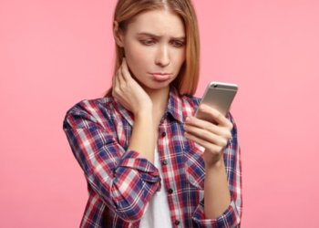 WhatsApp* рассылает новосибирцам предупреждения о блокировке