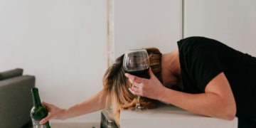 Тревожные цифры: каждый десятый отравившийся алкоголем новосибирец — несовершеннолетний